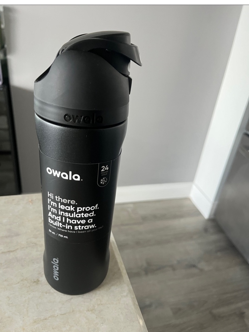 Owala 24 oz black leakproof